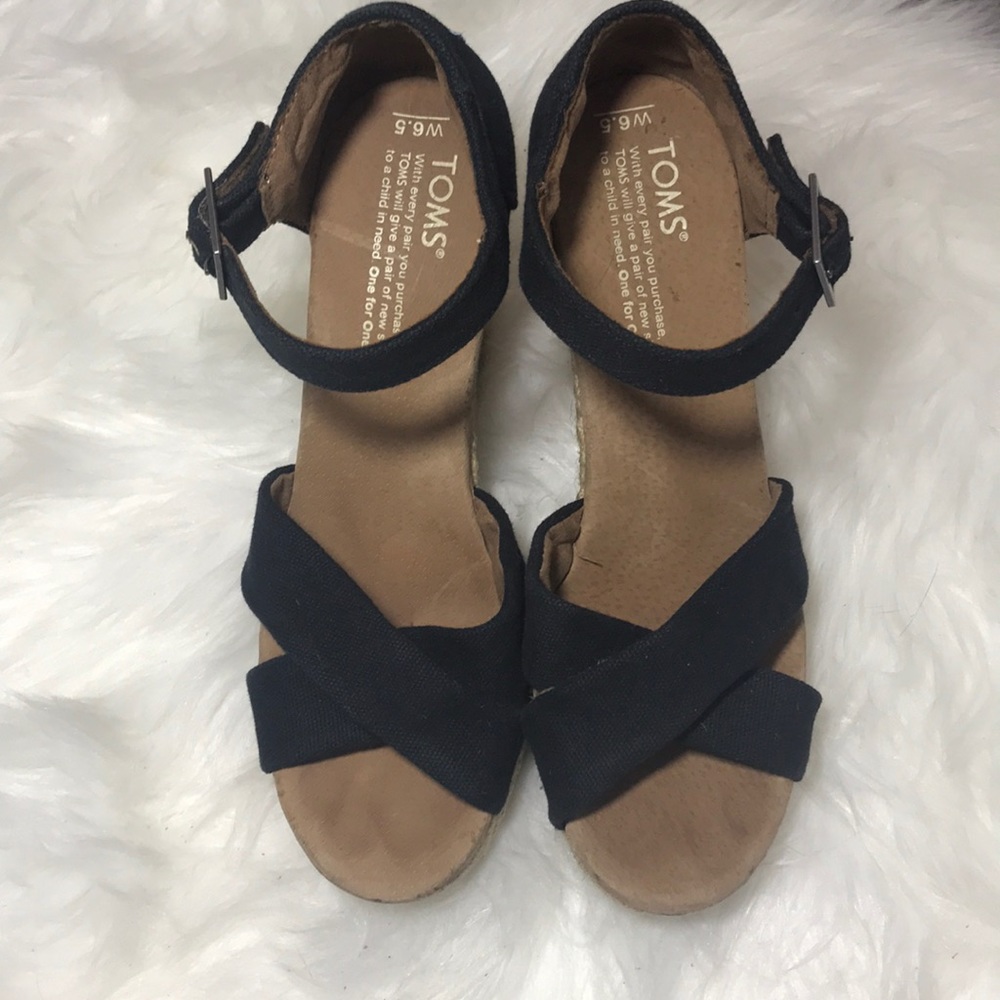 Toms strapping wedges